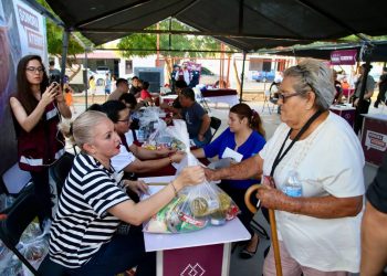 Con “Sonora Atiende”, Gobernador Durazo beneficia a familias de la colonia Lomas de Linda Vista
