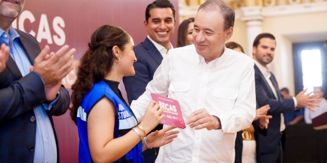 Gobernador Durazo y empresariado coordinan esfuerzos para profesionalizar a jóvenes en la industria con entrega de becas