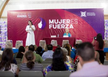 Gobierno de Sonora entrega insumos de gestión menstrual a escuelas de Hermosillo