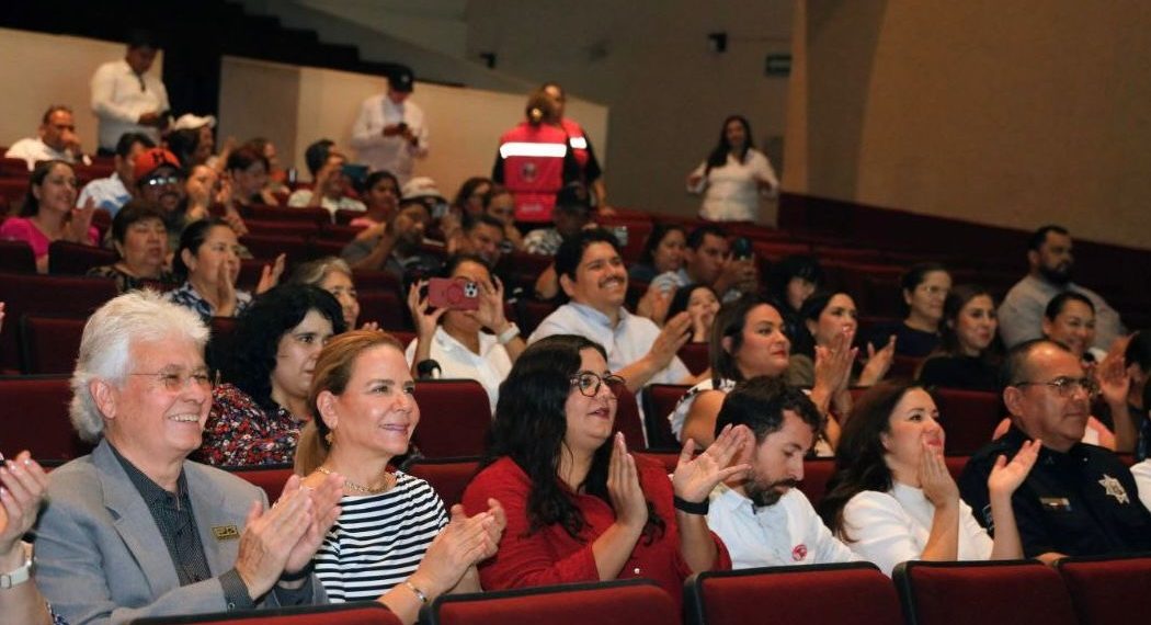 DIF Sonora y SSP imparten conferencia de prevención de adicciones en Cobach Villa de Seris