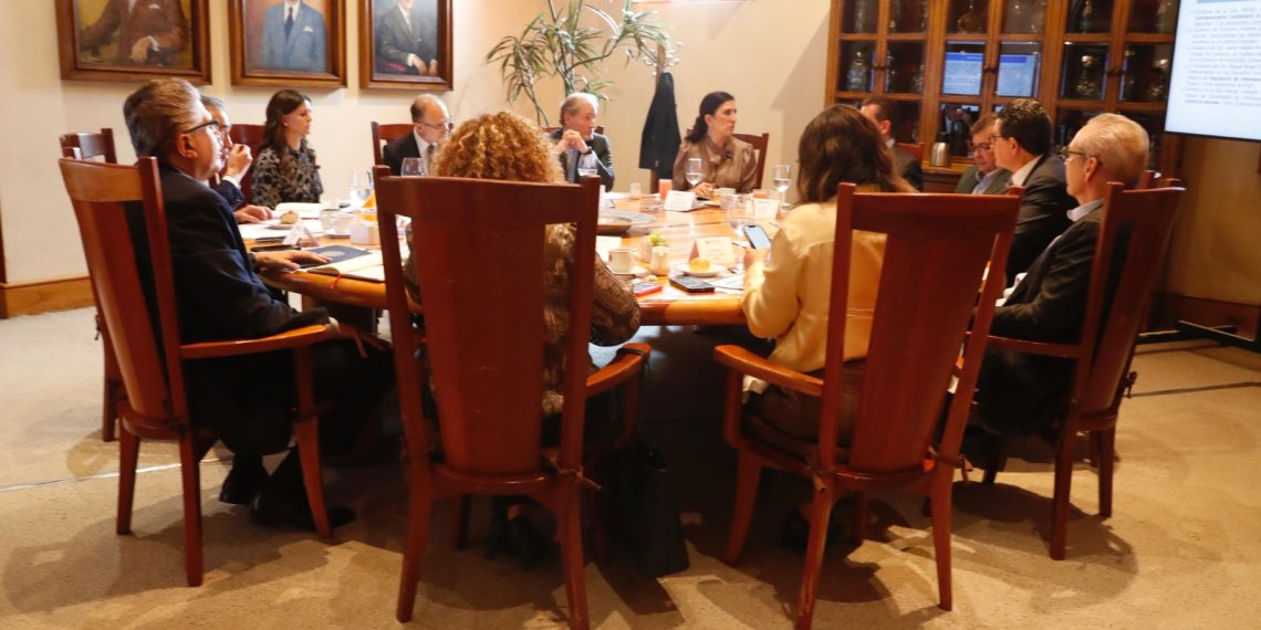 Se reúne la presidenta de la Cámara de Diputados con la Asociación de Bancos de México; se busca mejores servicios para los ahorradores y ofrecer certeza jurídica a inversionistas