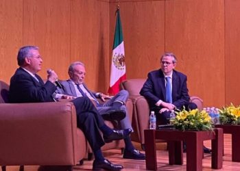 Exgobernadores de Banxico alertan sobre riesgos de monedas virtuales