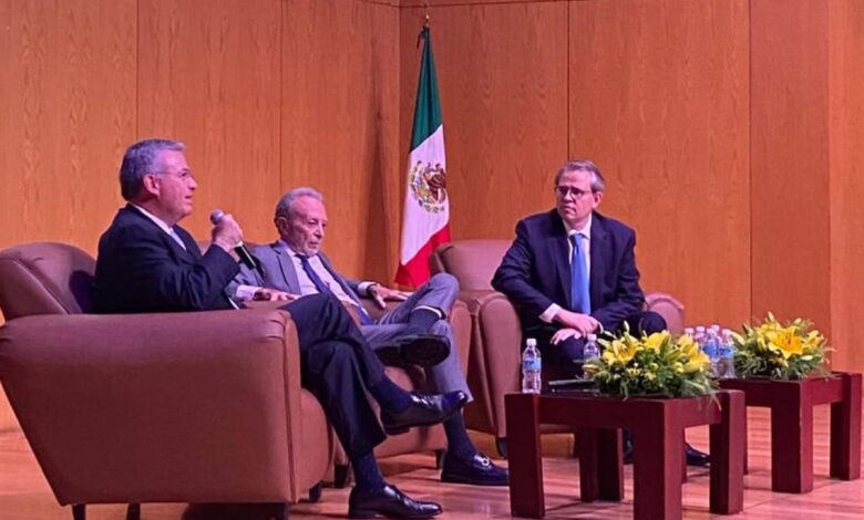 Exgobernadores de Banxico alertan sobre riesgos de monedas virtuales