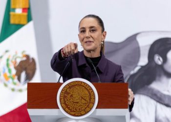 Sheinbaum reconoce adeudos con farmacéuticas