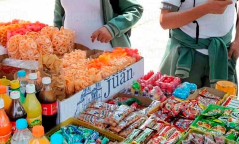 Dos de cada 10 escuelas aún venden ‘chatarra’