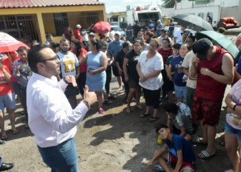 Atiende Gobierno Municipal a familias de la colonia La Caridad afectadas por lluvias, a quienes se les recomendó evacuar la zona