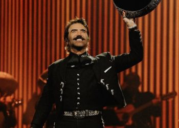 Alejandro Fernández suspende shows en Texas por salmonelosis