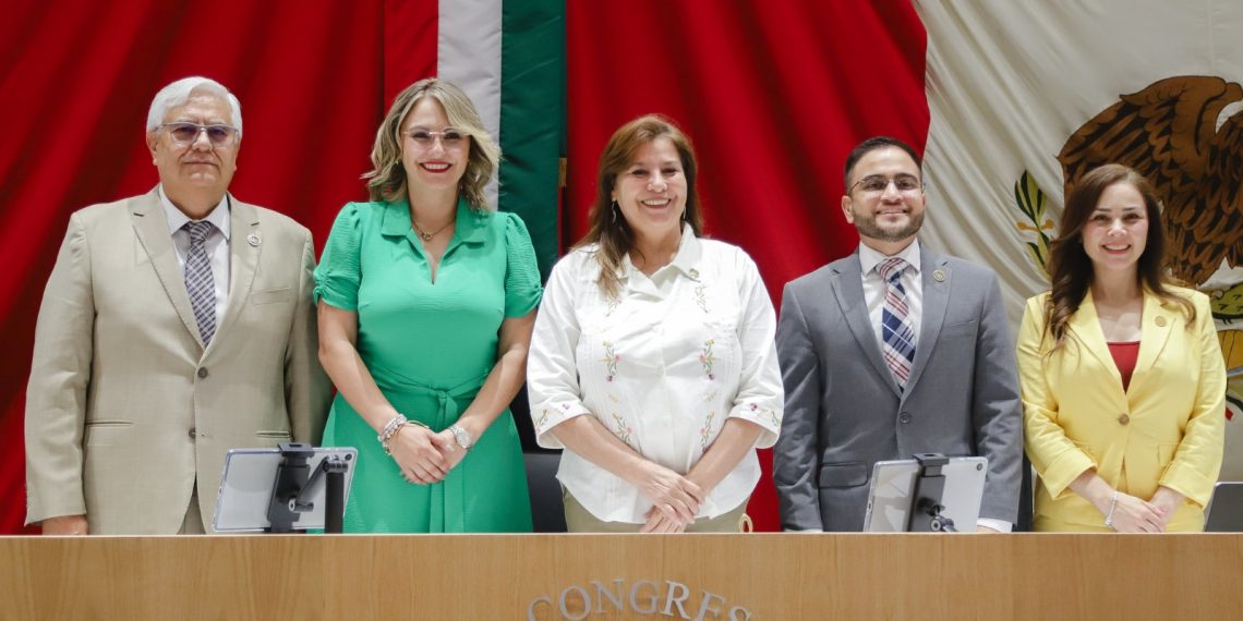 Rinden protesta personas juzgadoras ante el Congreso de Sonora