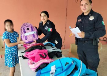 Comparten grupos de la PESP del Gobierno de Sonora mochilas y útiles escolares