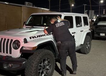 Operativo del Gobierno de Sonora en Caborca incauta 25 envoltorios con narcótico y recuperan vehículo robado.