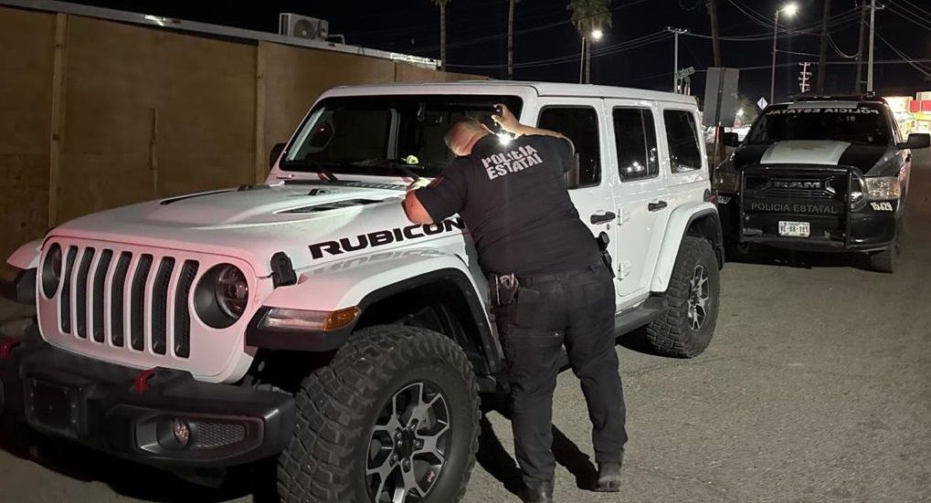 Operativo del Gobierno de Sonora en Caborca incauta 25 envoltorios con narcótico y recuperan vehículo robado.