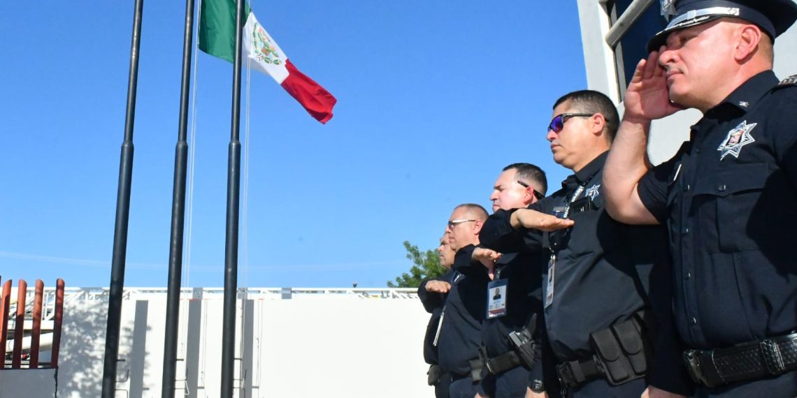 Realiza Policía de Hermosillo ceremonia de izamiento de bandera