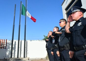 Realiza Policía de Hermosillo ceremonia de izamiento de bandera