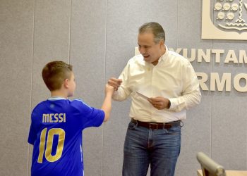 Apoya Toño Astiazarán a jóvenes deportistas para competencias internacionales