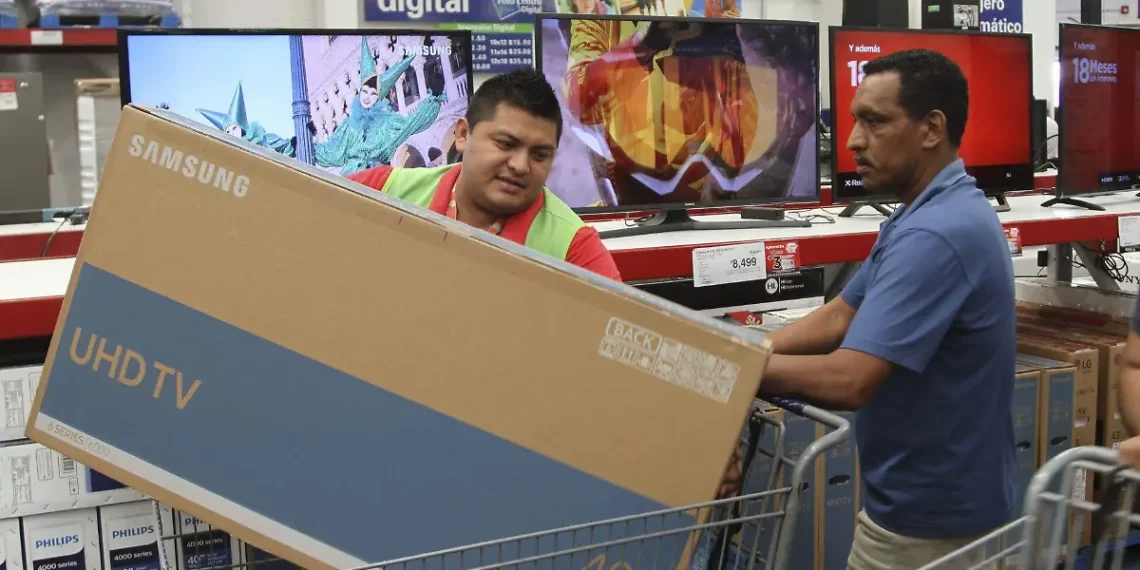 Confianza del consumidor acumula dos meses al alza en agosto