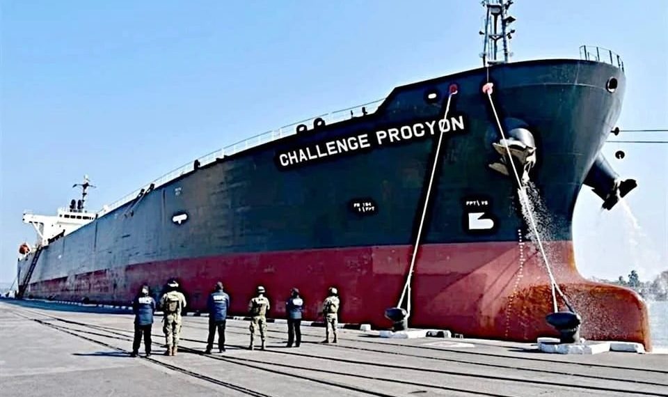 Dan a marinos 1.7 mdp por cada huachi-buque