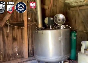 Hallan narcolaboratorio en Polonia; detienen a dos mexicanos