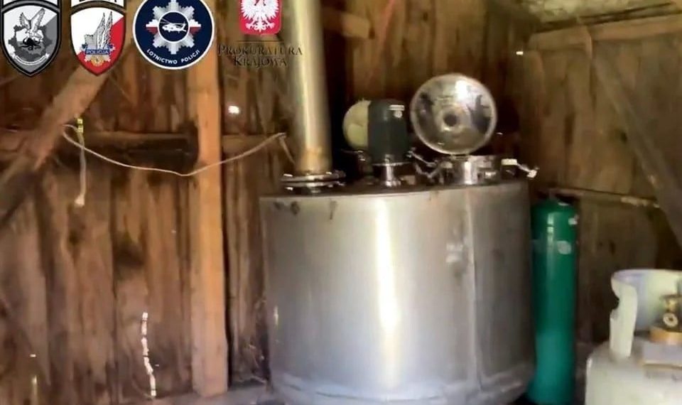 Hallan narcolaboratorio en Polonia; detienen a dos mexicanos