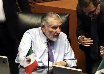 Es un rumor, dice Adán sobre dejar liderazgo en bancada