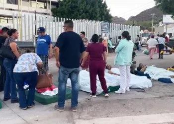 Evacúan hospital del IMSS en Guaymas por alerta de incendio tras cortocircuito