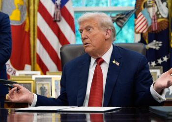 Trump anuncia 100% de arancel a productos farmacéuticos