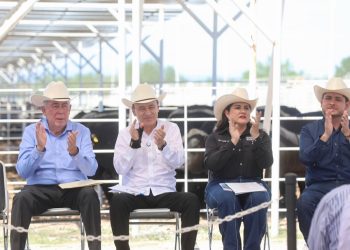 Gobernador Durazo beneficia a pequeños y medianos ganaderos sonorenses con entrega de maquinaria y sementales bovinos