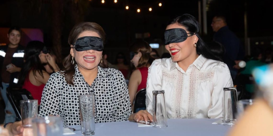 Realiza Gobierno de Sonora “Cena a Ciegas” para sensibilizar sobre la discapacidad visual