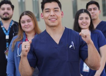 Reconoce Gobierno de Sonora compromiso de las y los médicos en su día