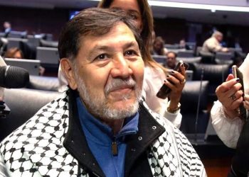 Ahora viola Noroña la ley con viaje y vuelo regalados