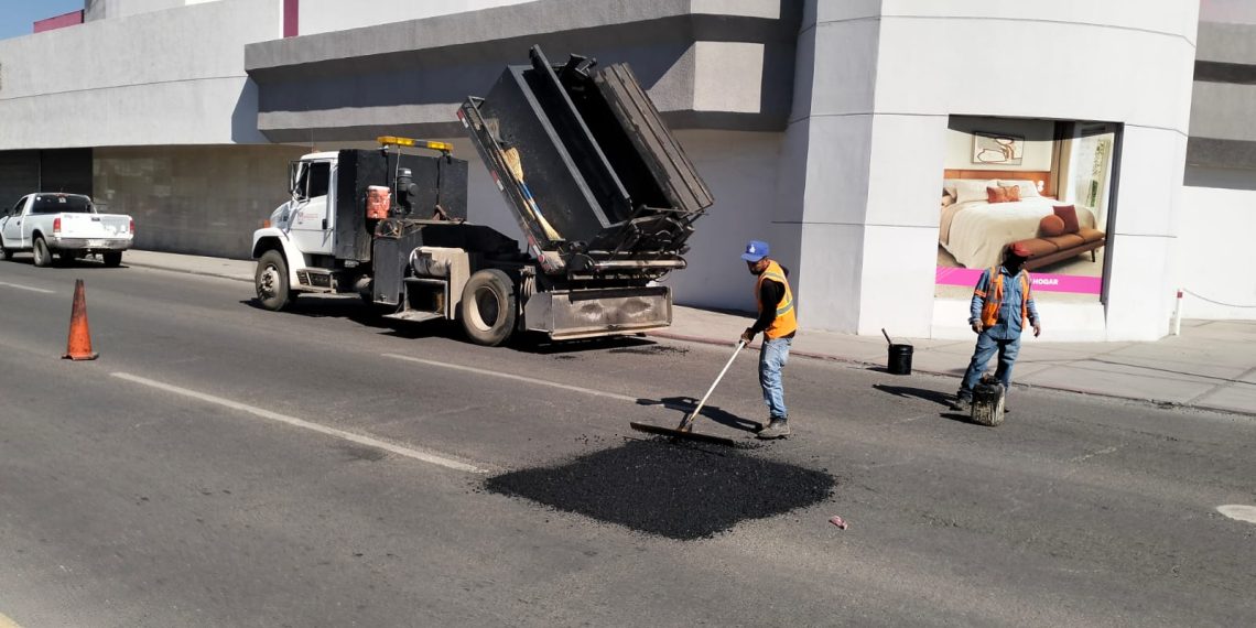Intensifica Ayuntamiento de Hermosillo bacheo en área urbana y rural