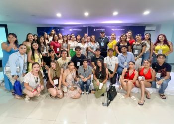 Participa alumnado de la UES en Congreso Nacional de Administración, Contaduría y Negocios