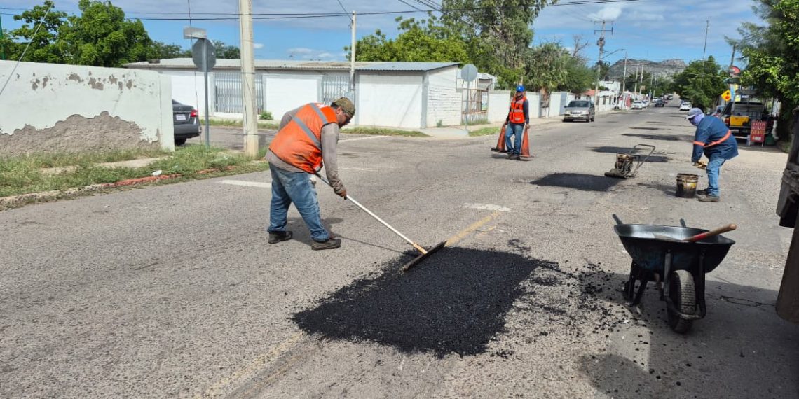 Continúa Ayuntamiento de Hermosillo jornadas de bacheo de día y noche