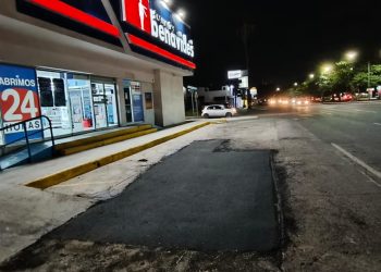 Cuadrillas de bacheo dan mantenimiento permanente a calles de Hermosillo