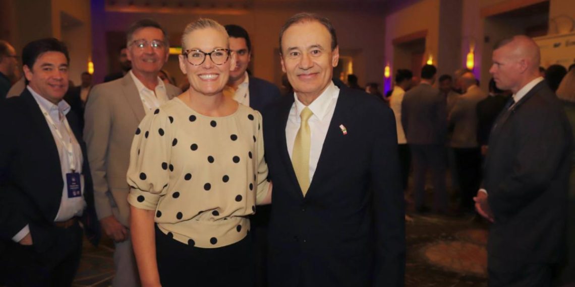 Lidera Gobernador Durazo en transición energética; presenta ante empresarios de Arizona modelo del Plan Sonora