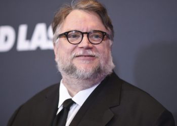 Del Toro sorprende tras maldecir a IA en proyección de “Frankenstein”