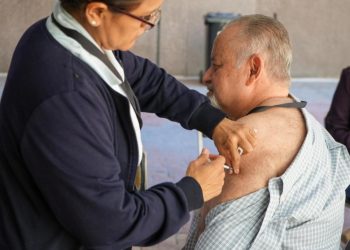 Instala Gobierno de Sonora punto de vacunación invernal en Centro de Gobierno