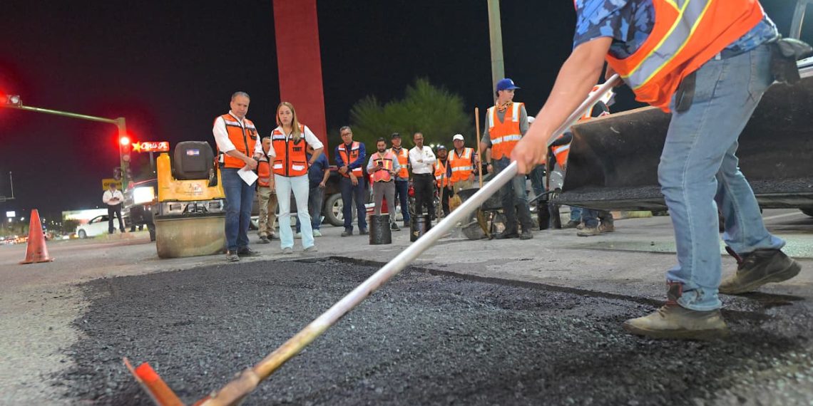 Supervisa Toño Astiazarán bacheo Nocturno en el norte de la ciudad