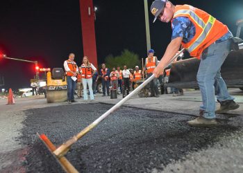 Supervisa Toño Astiazarán bacheo Nocturno en el norte de la ciudad