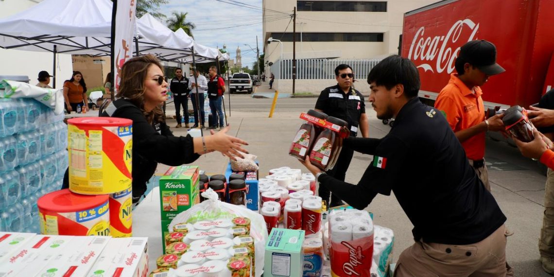 Coordinación Estatal de Protección Civil entrega 5.6 toneladas de apoyo a damnificados, en Centro de Acopio