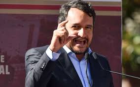 El secretario de Organización de Morena no está titulado