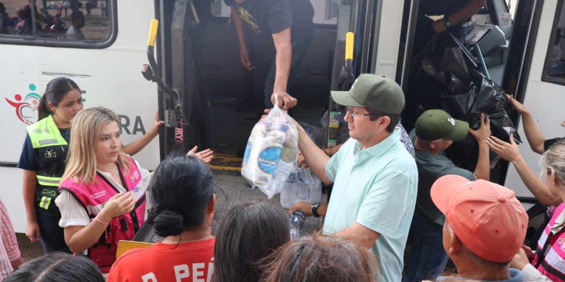 Jorge Alberto Elías Retes entrega de apoyos a familias rurales afectadas por las lluvias