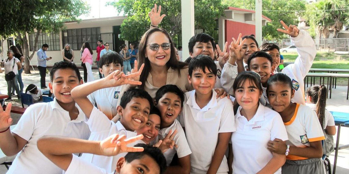 Entrega Ayuntamiento de Guaymas 350 desayunos en primarias