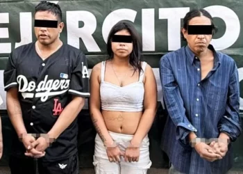 Capturan a tres integrantes de célula delictiva en Hermosillo; aseguran pistola y droga