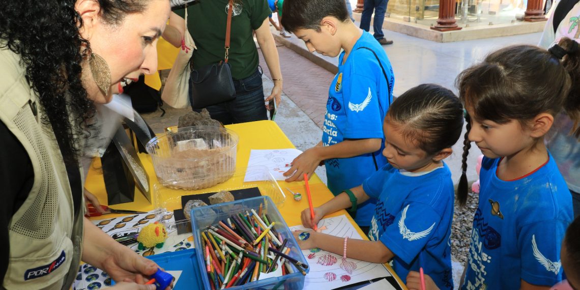 Acuden niñas, niños y jóvenes a la Unison a conocer de ciencia y profesiones que la desarrollan