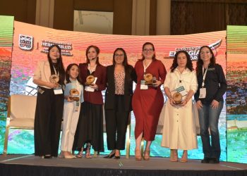 Mujeres líderes coinciden en una transición energética más inclusiva en el Foro Mundial de Energía Solar 2025