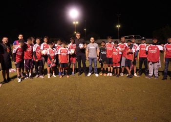 Ramón Flores impulsa el deporte en Ures con apoyo a equipos locales