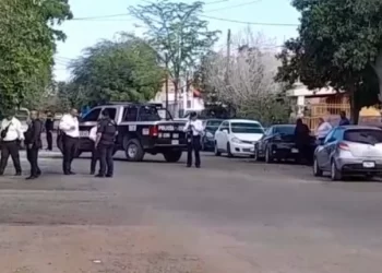 Individuo agrede a su pareja y lanza granada a policías que atendieron reporte de violencia familiar en colonia Olivares