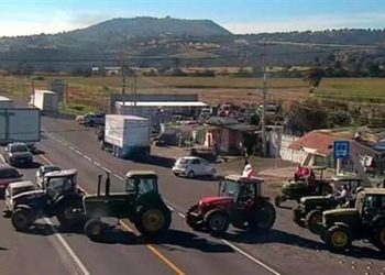 Se manifiestan campesinos en 33 puntos carreteros