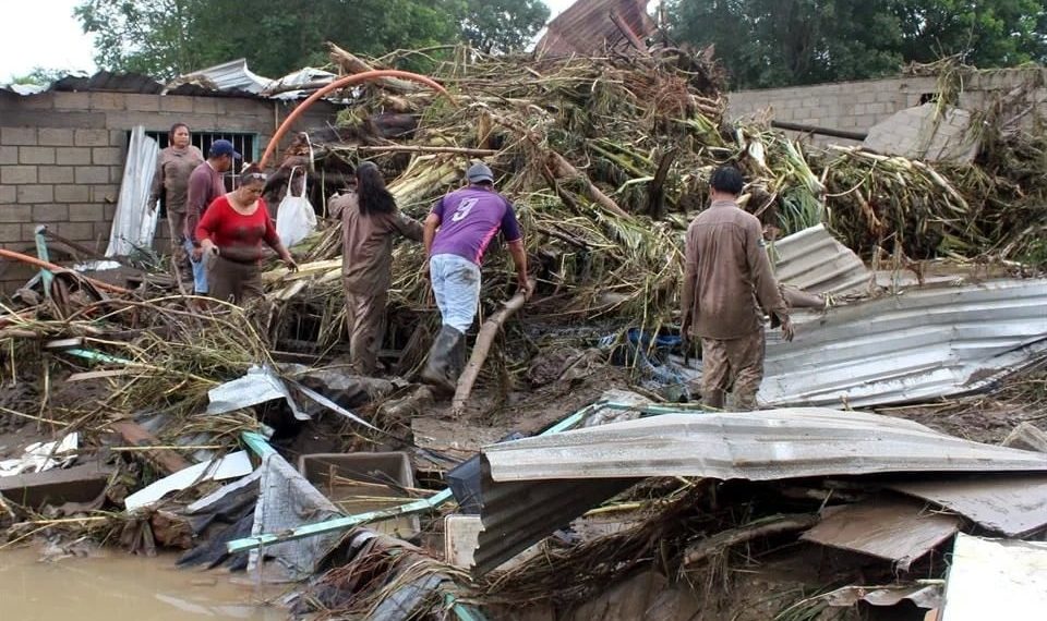 Llega a 80 número de muertes por lluvias