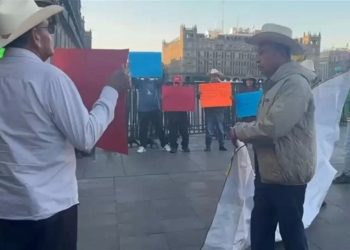 Protestan campesinos en Palacio Nacional por precio de maíz